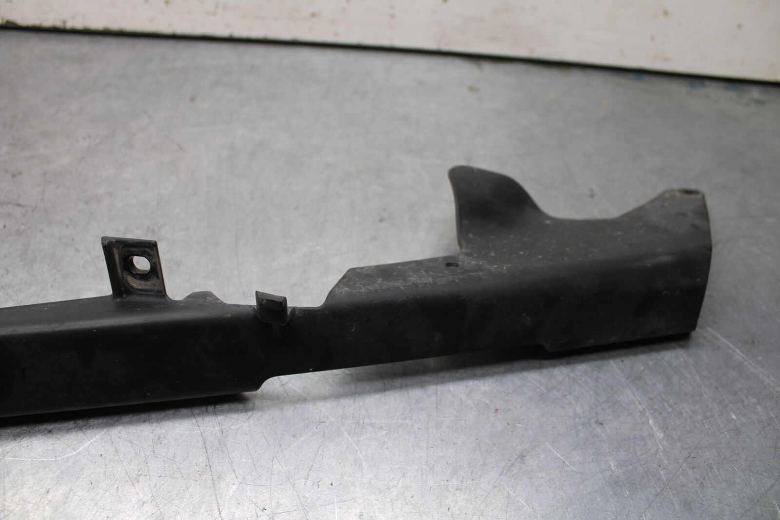 16 KAWASAKI NINJA ZX10R REAR BACK DRIVE CHAIN GUARD SHIELD 36014-0062  BB650