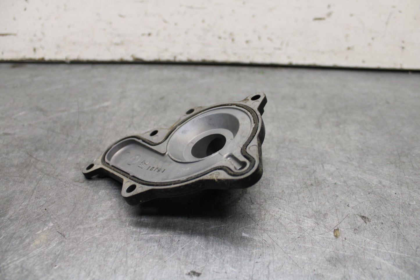22-24 YAMAHA XSR900 ENGINE WATER COOLANT PUMP COVER BB683