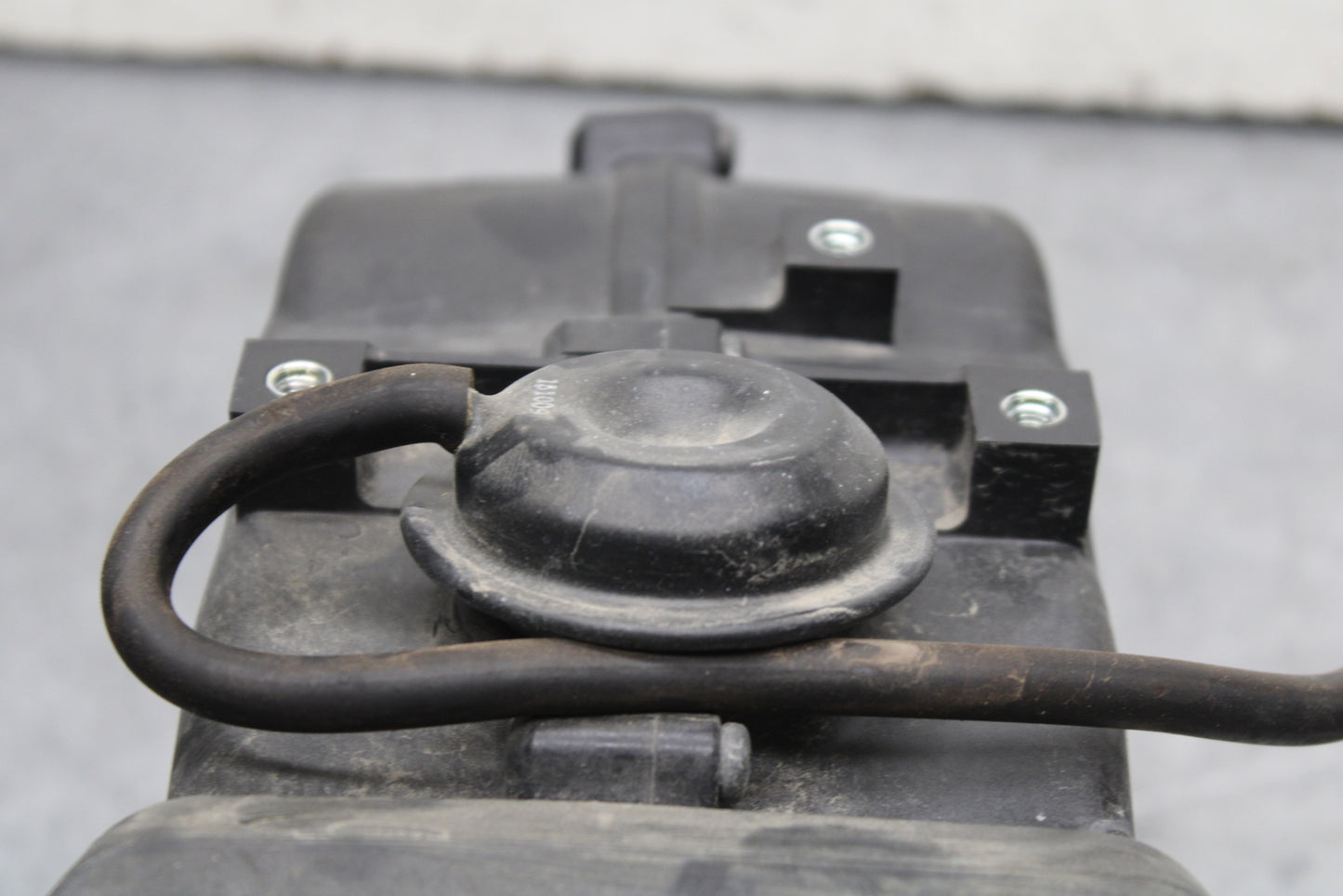 16 KAWASAKI NINJA ZX10R RAM AIR INTAKE TUBE DUCT 39045-0041 BB650