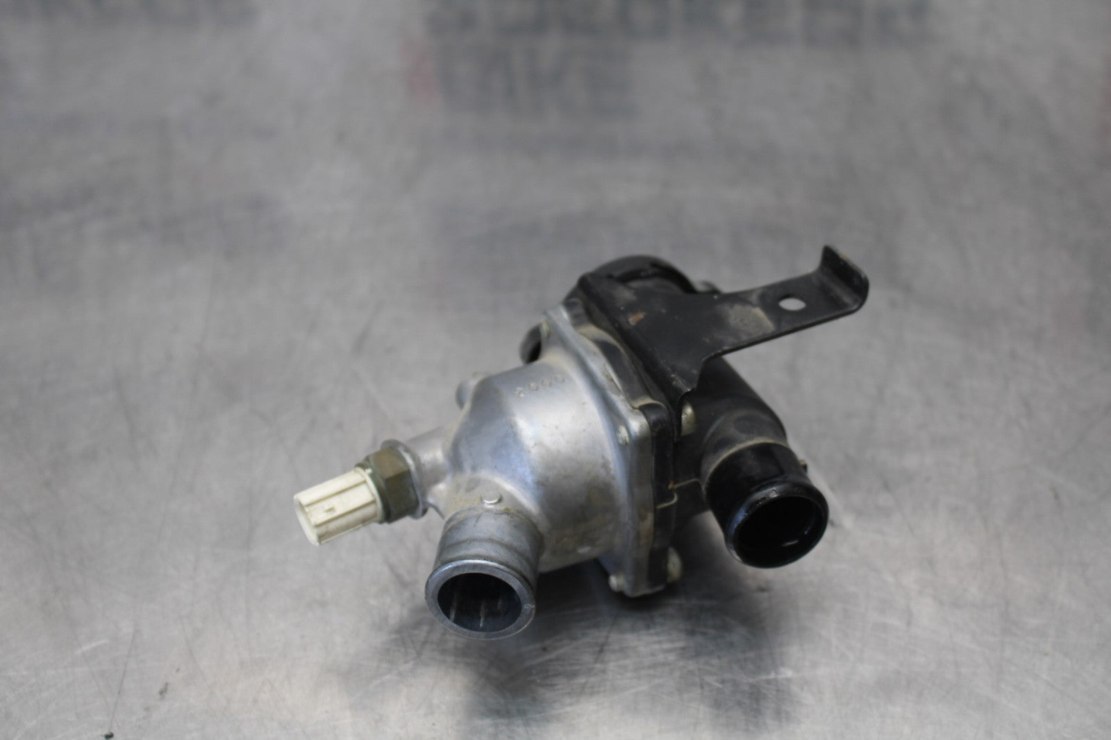 08 KAWASAKI VULCAN 900 THERMOSTAT W HOUSING ASSEMBLY BB184