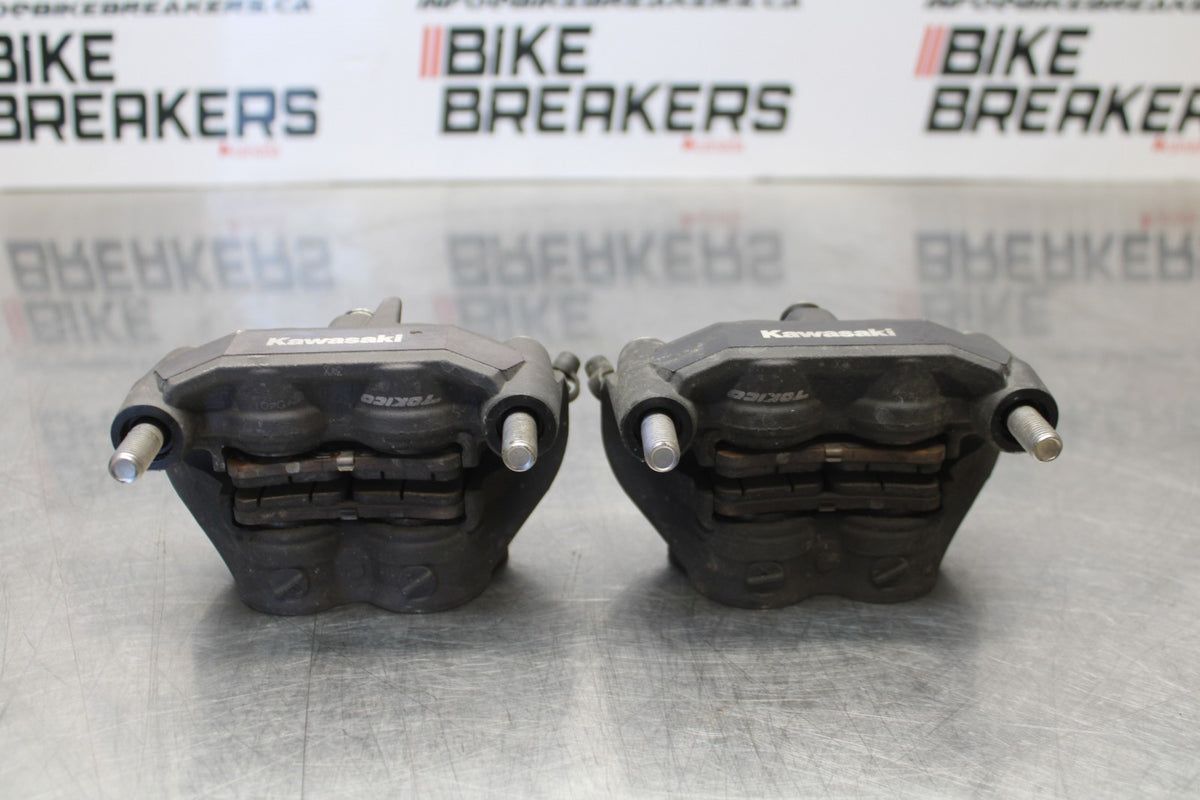 22 KAWASAKI NINJA 1000SX RIGHT LEFT FRONT BRAKE CALIPER SET PAIR CALIPERS BB01