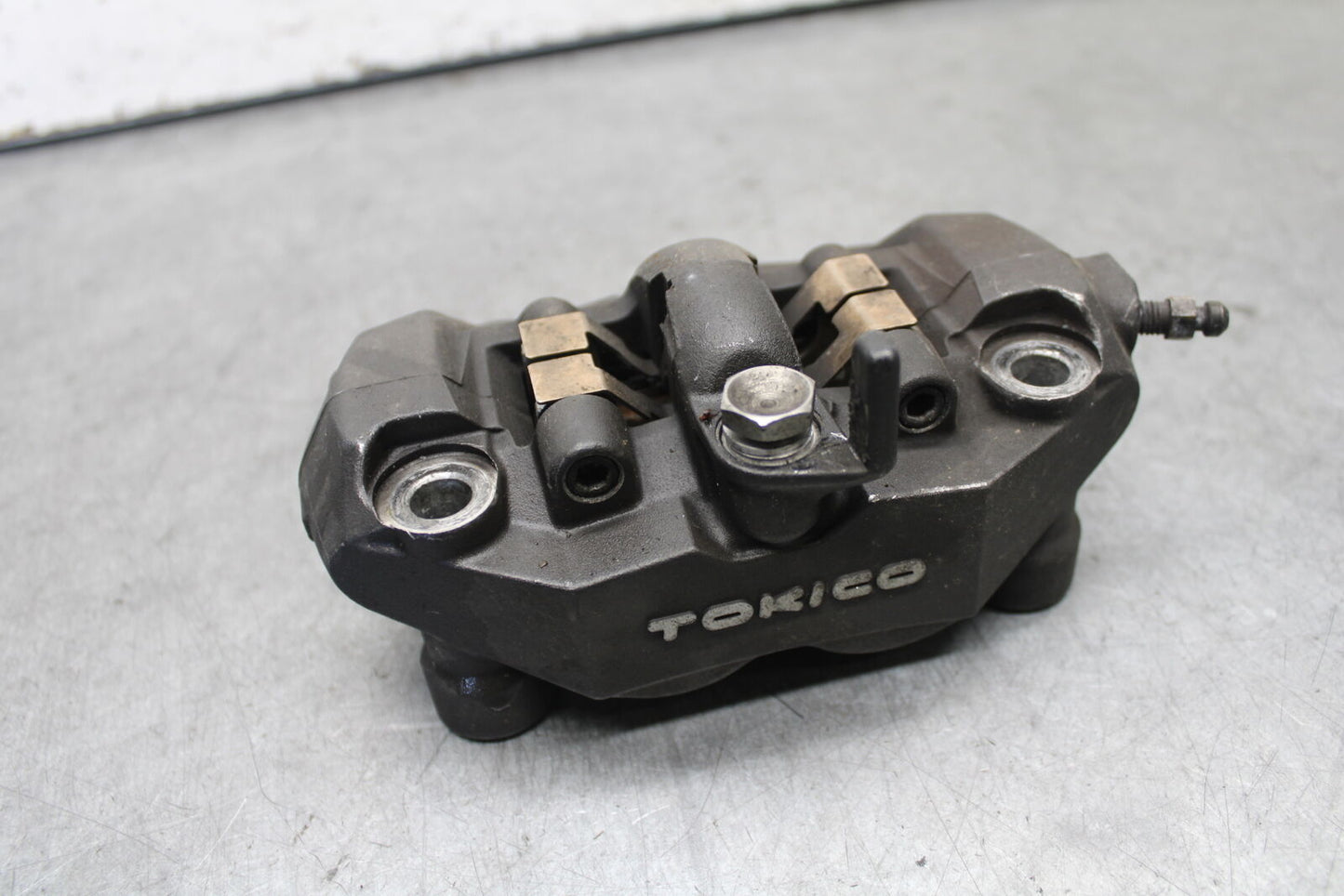 05-06 SUZUKI GSXR1000 RIGHT LEFT FRONT BRAKE CALIPER SET PAIR CALIPERS BB677