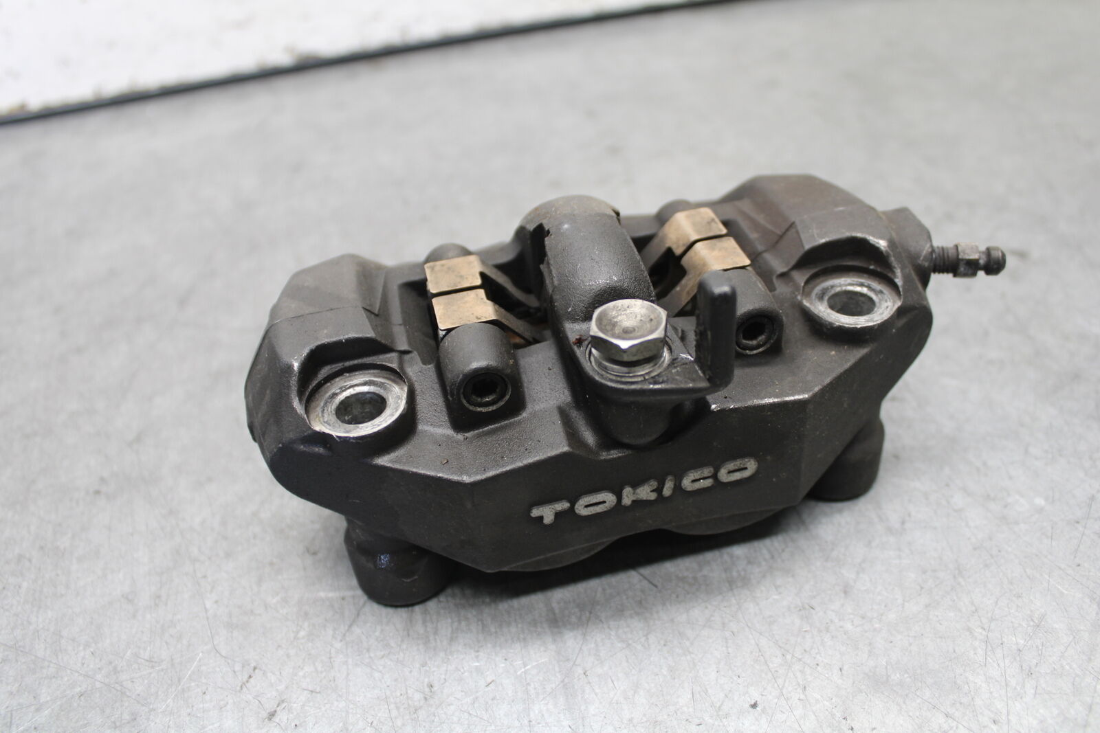 05-06 SUZUKI GSXR1000 RIGHT LEFT FRONT BRAKE CALIPER SET PAIR CALIPERS BB677