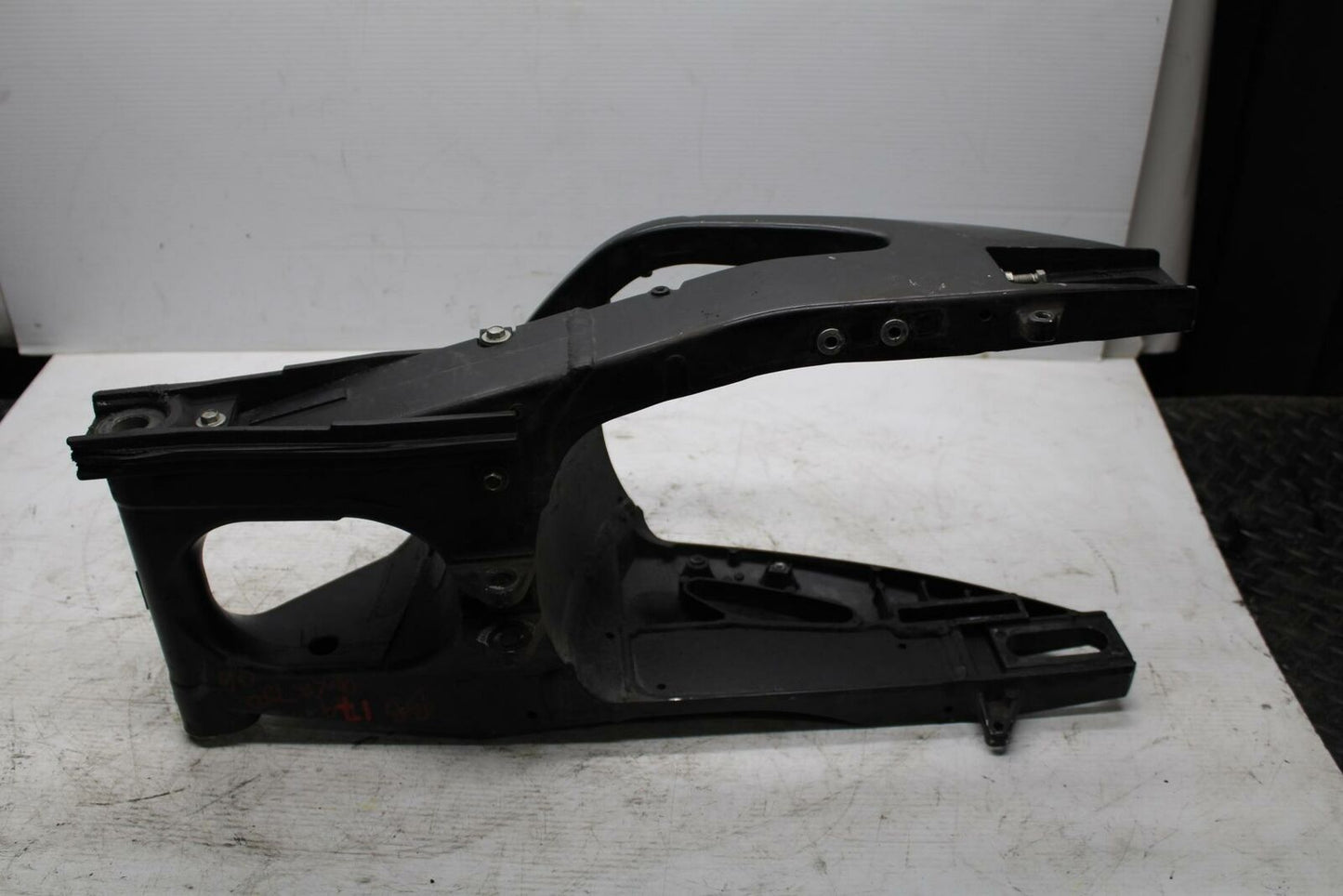 06-07 SUZUKI GSXR750 REAR SWINGARM SUSPENSION SWING ARM 61000-01H00-YAP BB179 B