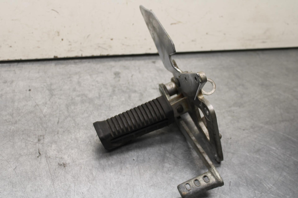 04-09 SUZUKI GS 500 FH GS500F RIGHT REARSET REAR SET DRIVER FOOT PEG REST  BB97