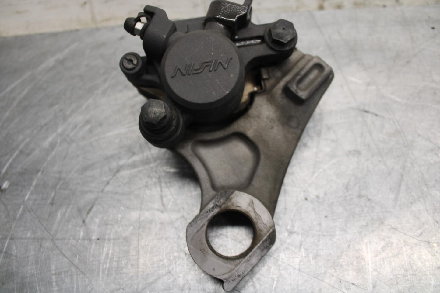 07-08 YAMAHA YZF R1 REAR  BRAKE CALIPER W MOUNT BRACKET 5VY-2580W-12-00 BB483
