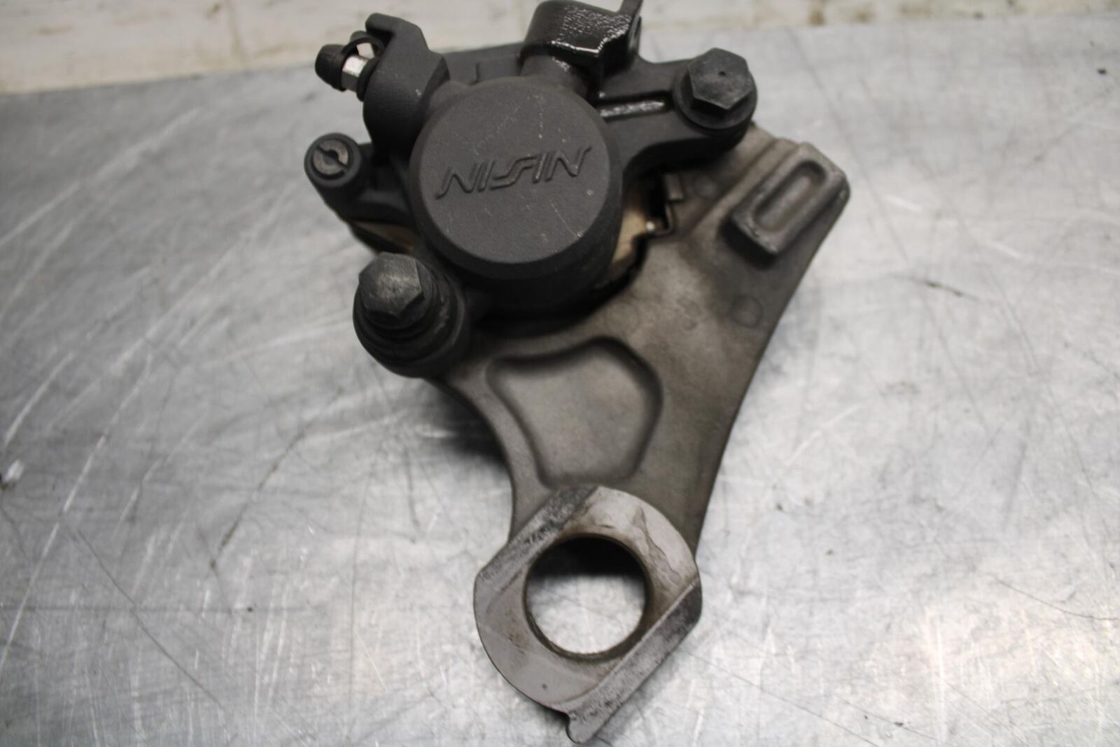 07-08 YAMAHA YZF R1 REAR  BRAKE CALIPER W MOUNT BRACKET 5VY-2580W-12-00 BB483