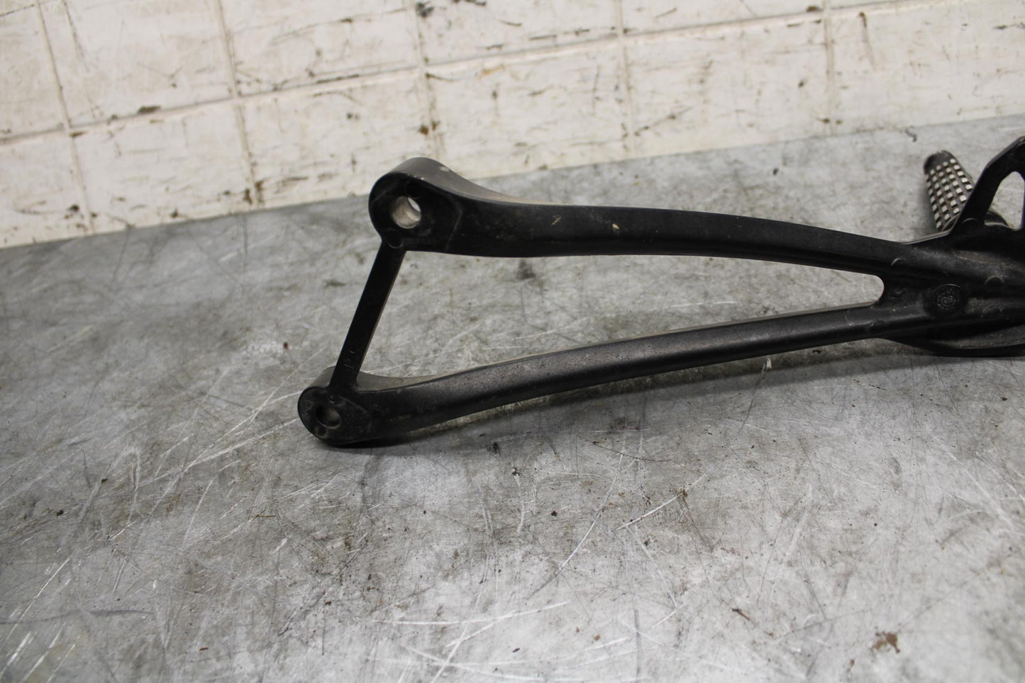 09-12 KAWASAKI NINJA ZX6R RIGHT REAR BACK PASSENGER PEG bb544