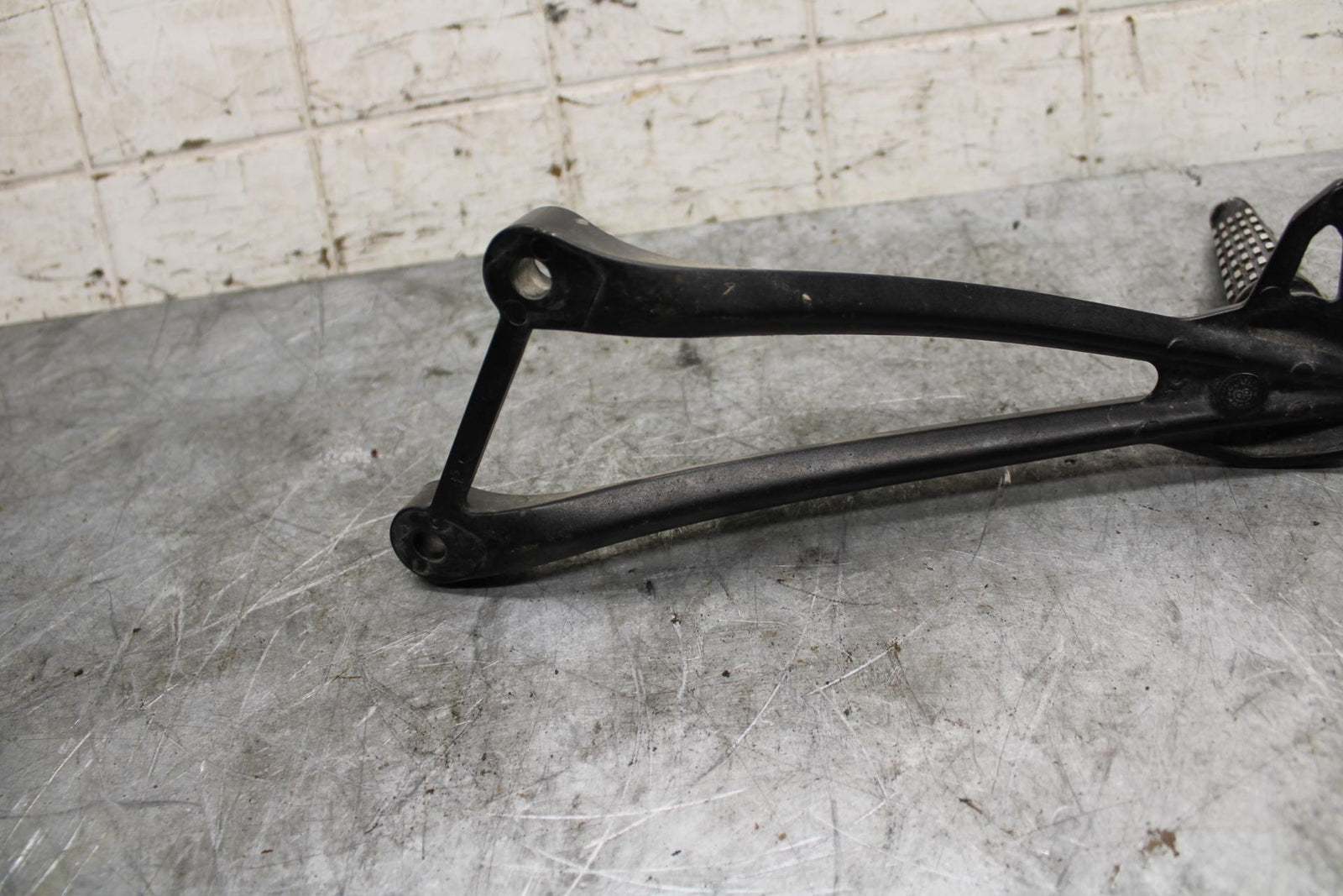 09-12 KAWASAKI NINJA ZX6R RIGHT REAR BACK PASSENGER PEG bb544