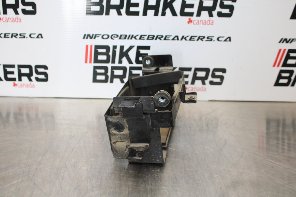 04-09 SUZUKI GS500F BATTERY TRAY BOX BB165
