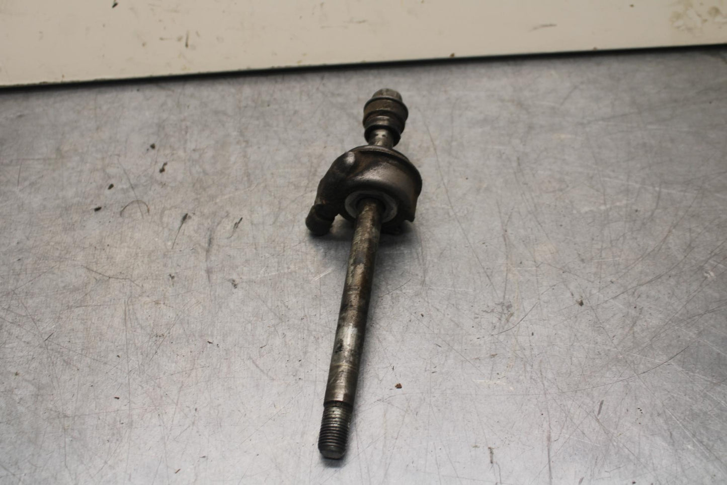 1988 Yamaha FZ600 FRONT WHEEL RIM AXLE PIVOT BOLT 10W-25381-00-00 BB601