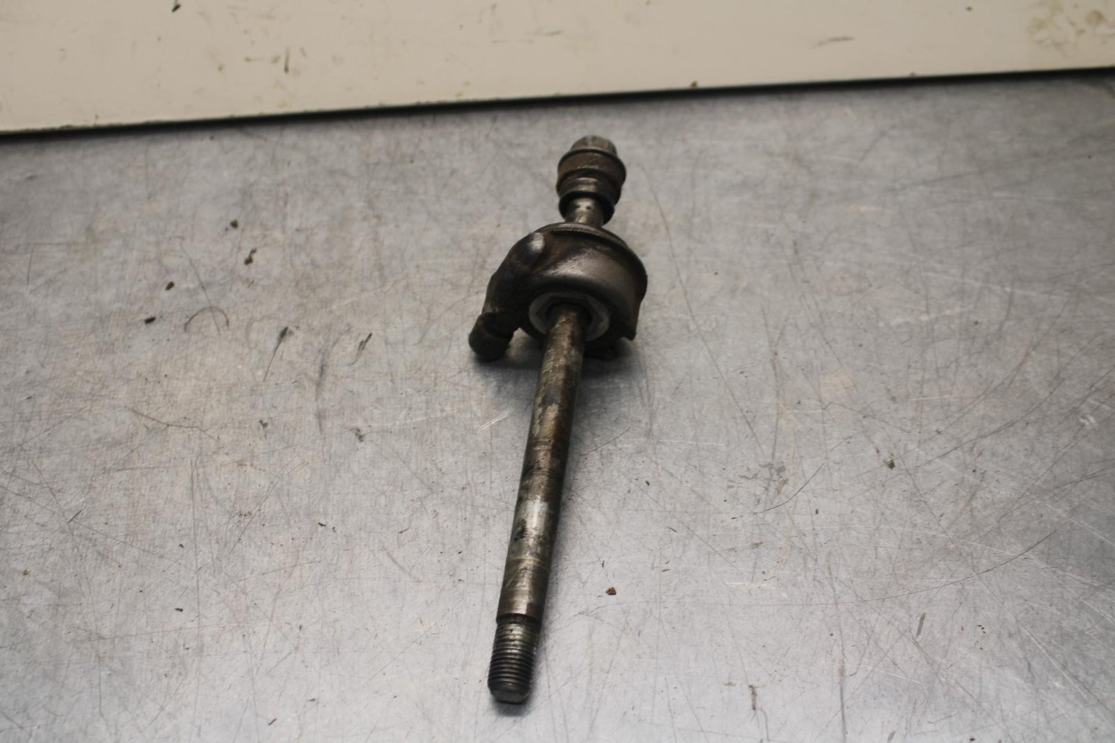 1988 Yamaha FZ600 FRONT WHEEL RIM AXLE PIVOT BOLT 10W-25381-00-00 BB601