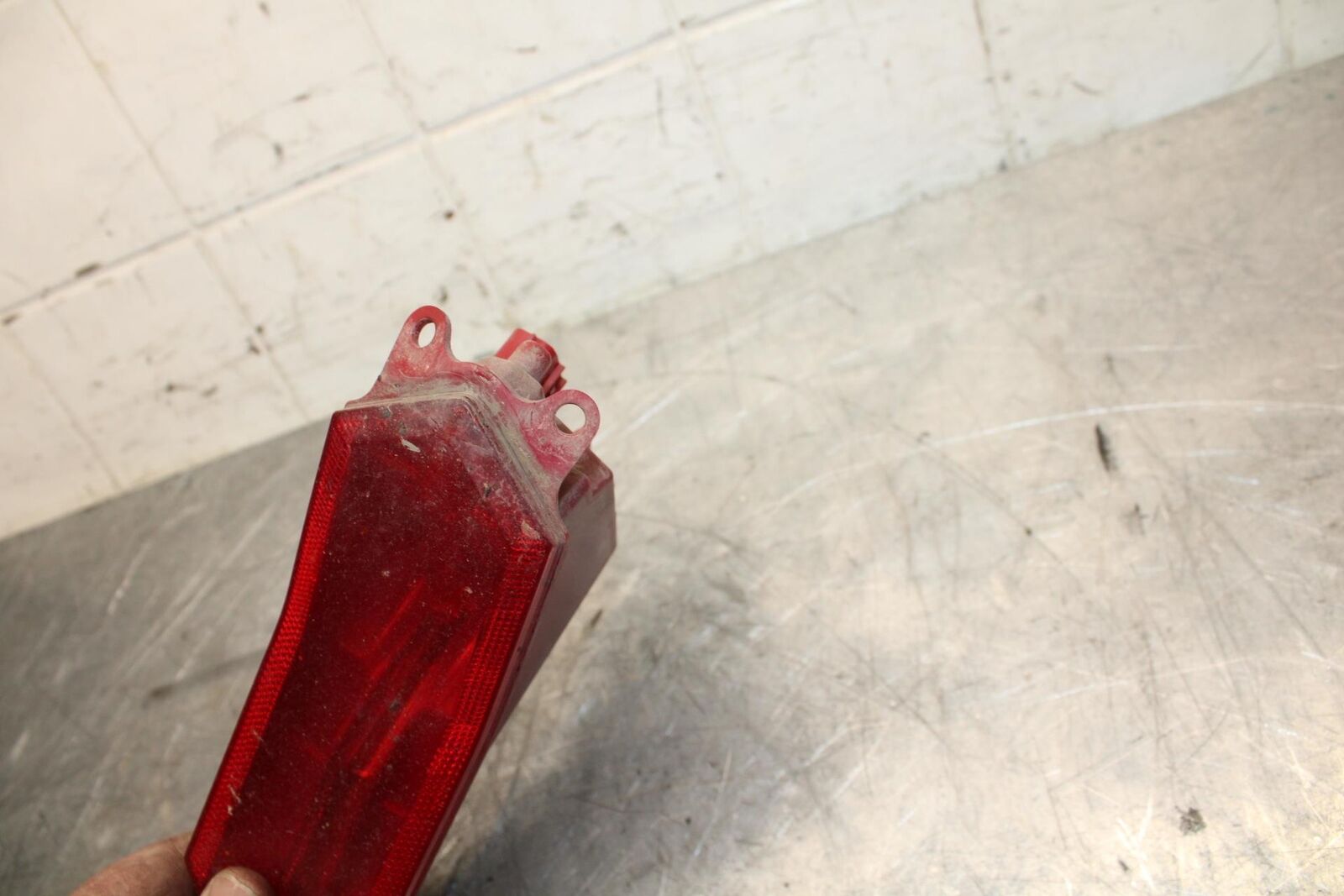 18 YAMAHA YZF R1  REAR TAIL TAILLIGHT BACK BRAKE LIGHT BB473