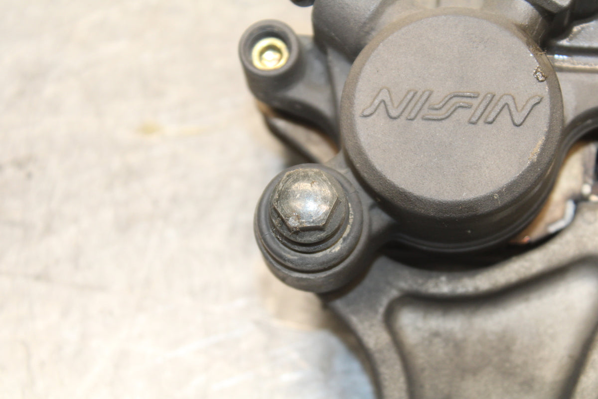 06 YAMAHA YZF R6 REAR BACK BRAKE CALIPER W MOUNT BRACKET BB716