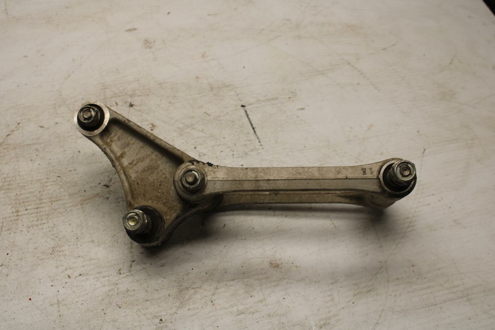 04-05 HONDA CBR1000RR REAR DOGBONE SHOCK LINKAGE LINK BB285