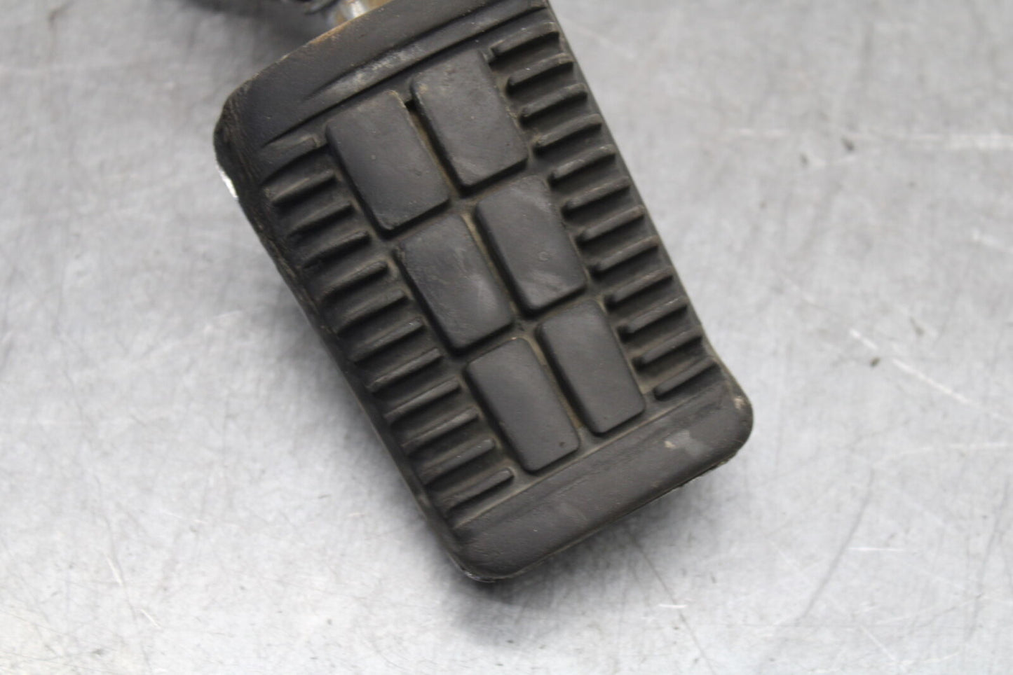 85-86 SUZUKI MADURA 1200 RIGHT FRONT FOOT REST PEG STEP  BB691