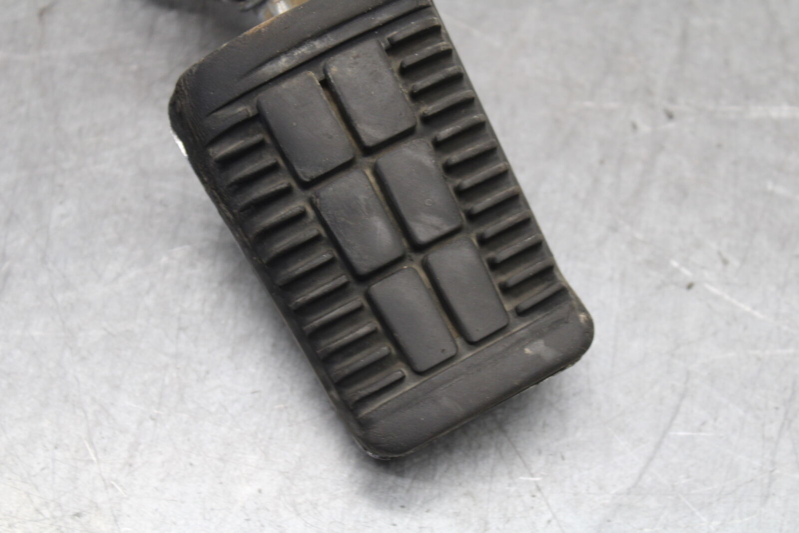 85-86 SUZUKI MADURA 1200 RIGHT FRONT FOOT REST PEG STEP  BB691