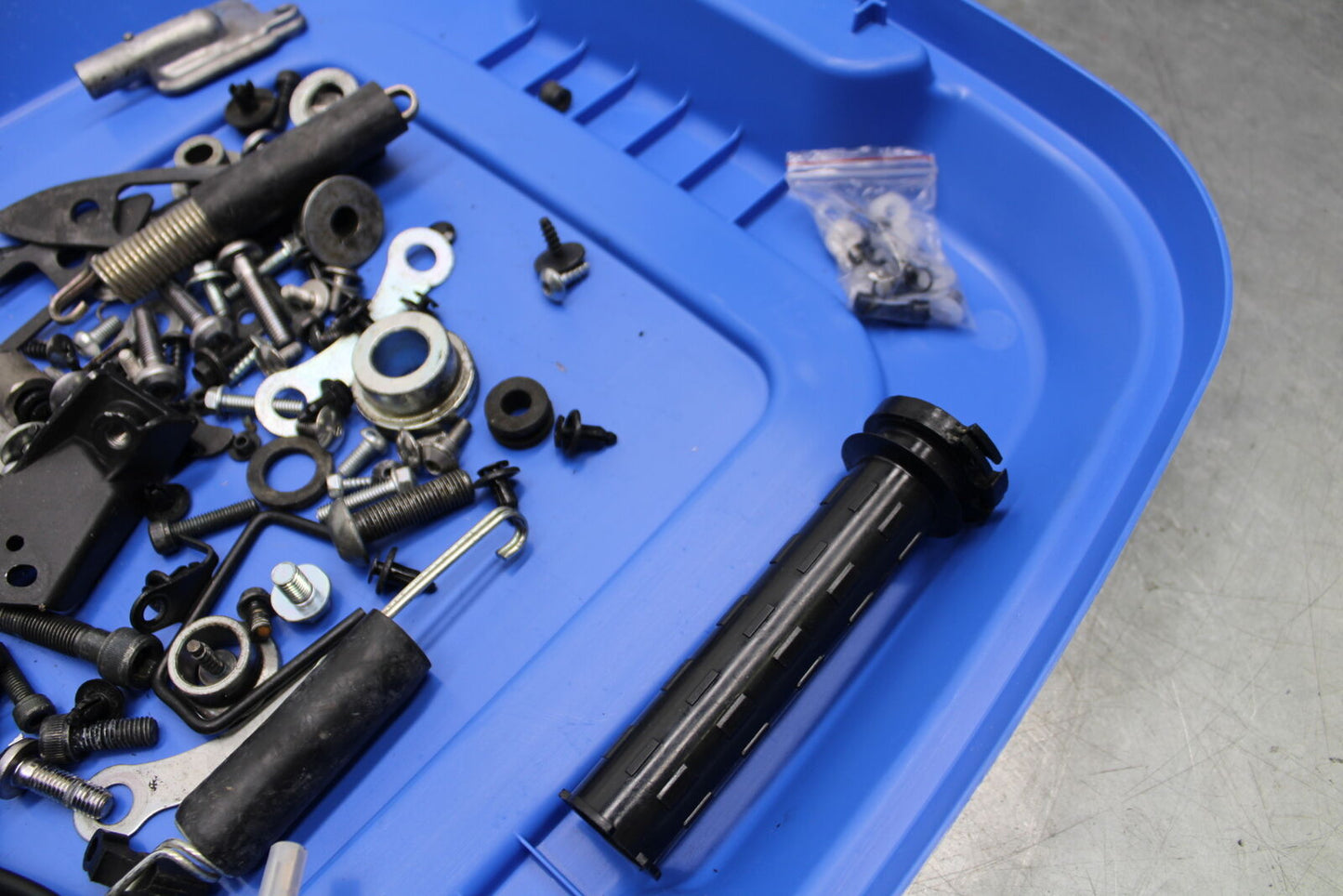 15-17 YAMAHA YZF R3 BOLTS HARDWARE MOTOR SCREWS BB651