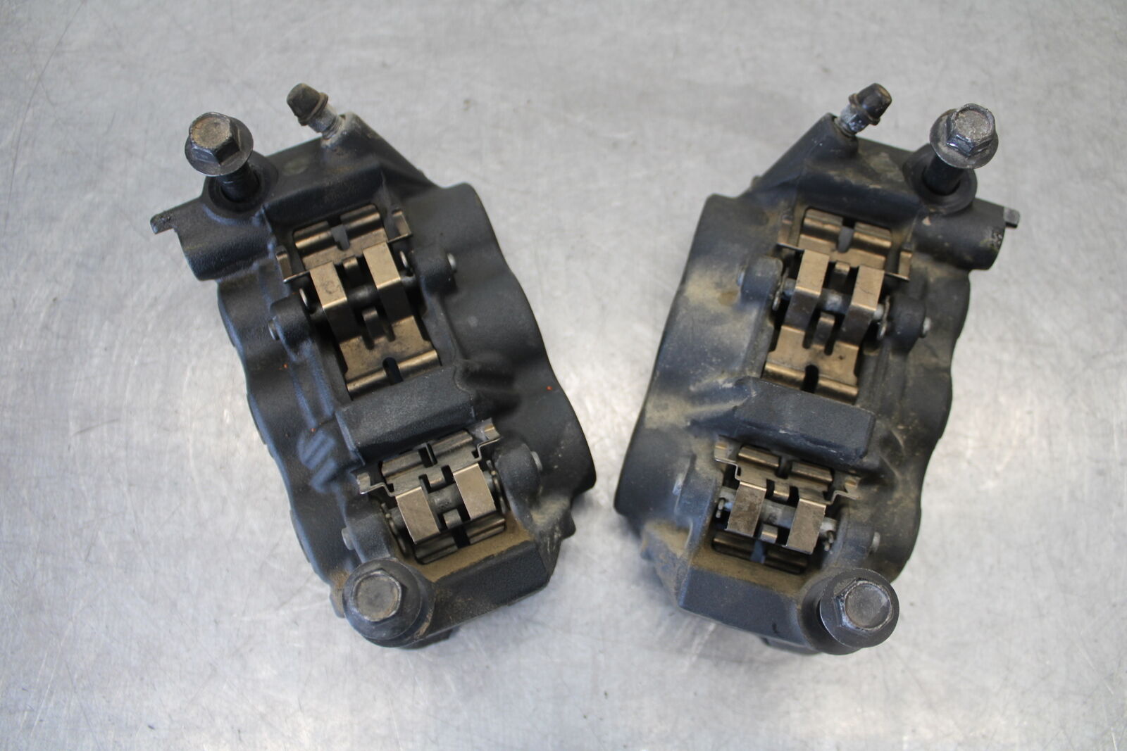 09-14 YAMAHA YZF R1 RIGHT LEFT FRONT BRAKE CALIPER SET PAIR CALIPERS BB696