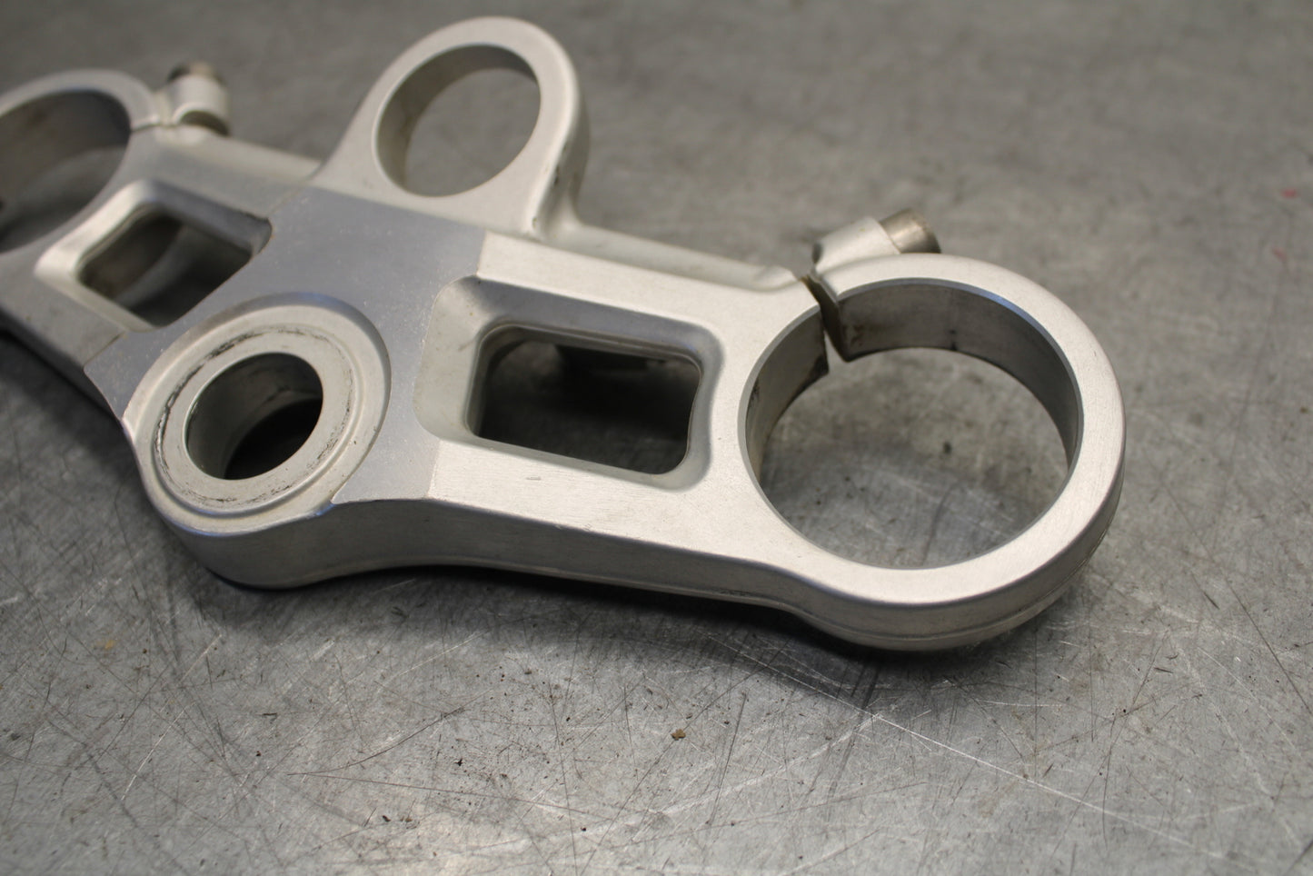 09-11 TRIUMPH DAYTONA 675 FORKS UPPER TRIPLE TREE CLAMP BB652
