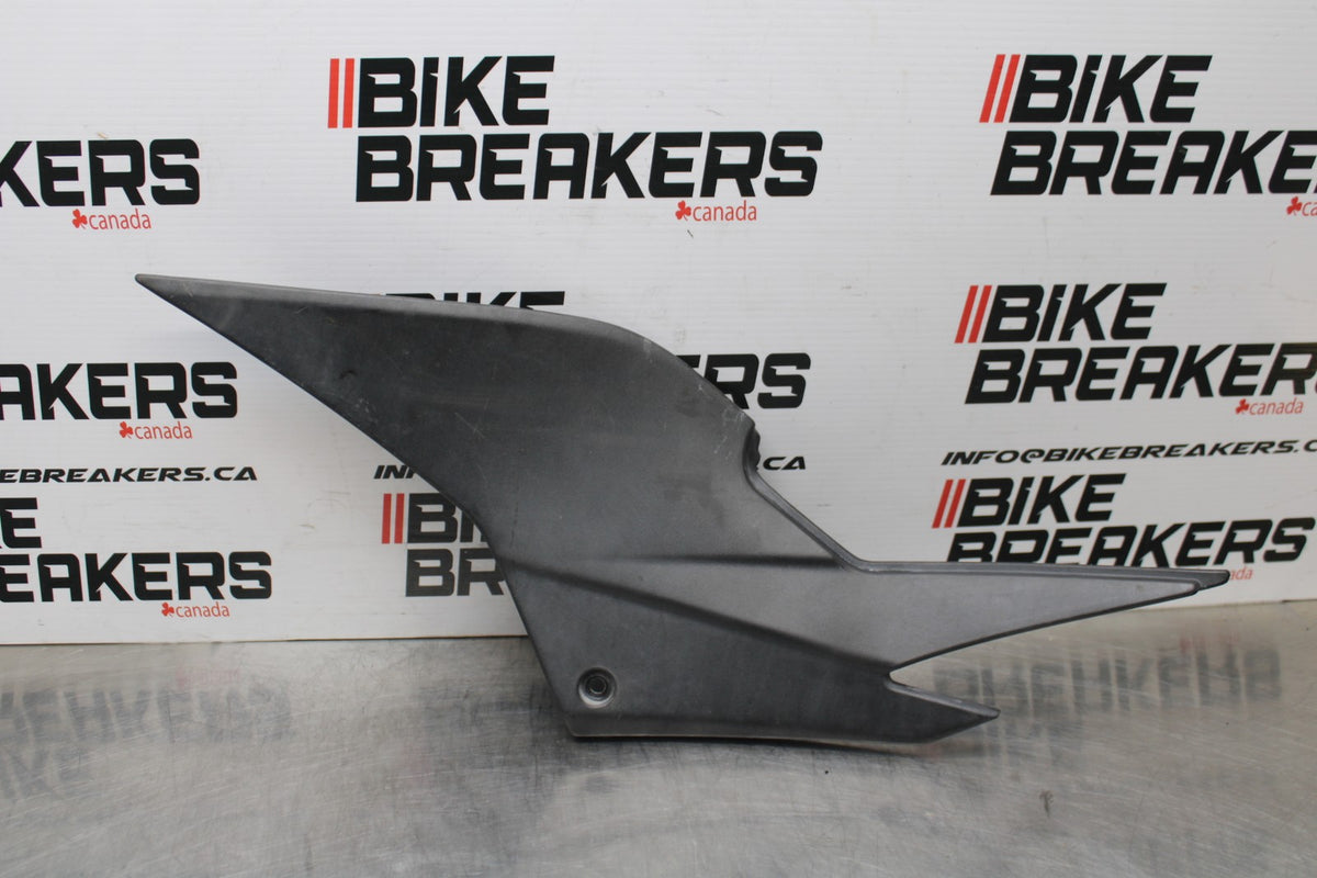 09 KAWASAKI NINJA 250R LEFT FRONT SIDE SEAT SADDLE PANEL TRIM COWL FAIRING BB824