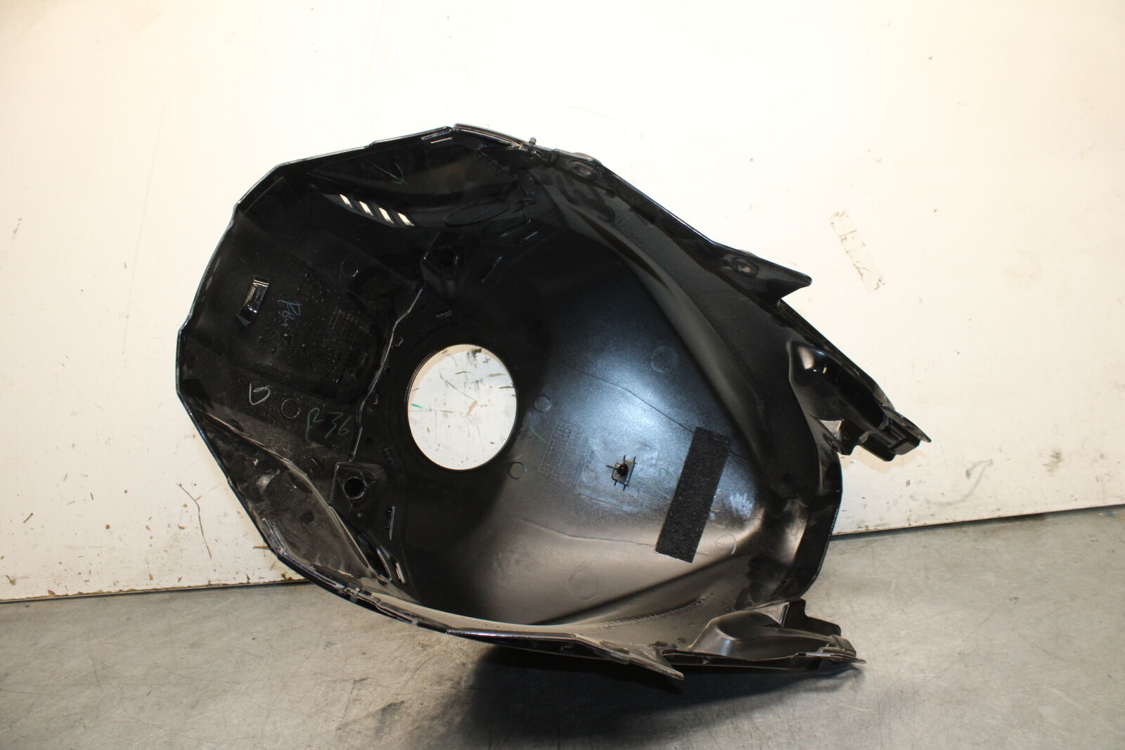 19-24 YAMAHA R3 GAS TANK FUEL CELL COVER FAIRING COWL BB736