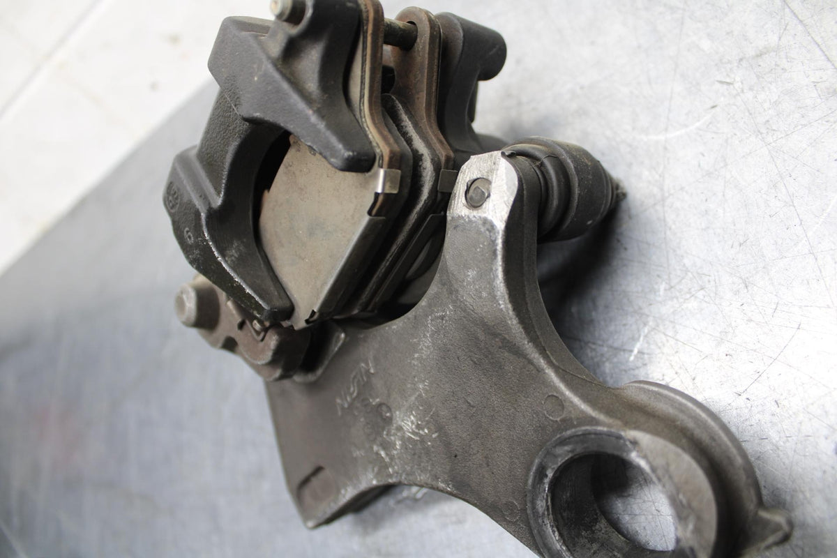05 YAMAHA YZF R6S REAR BACK BRAKE CALIPER W MOUNT BRACKET BB600