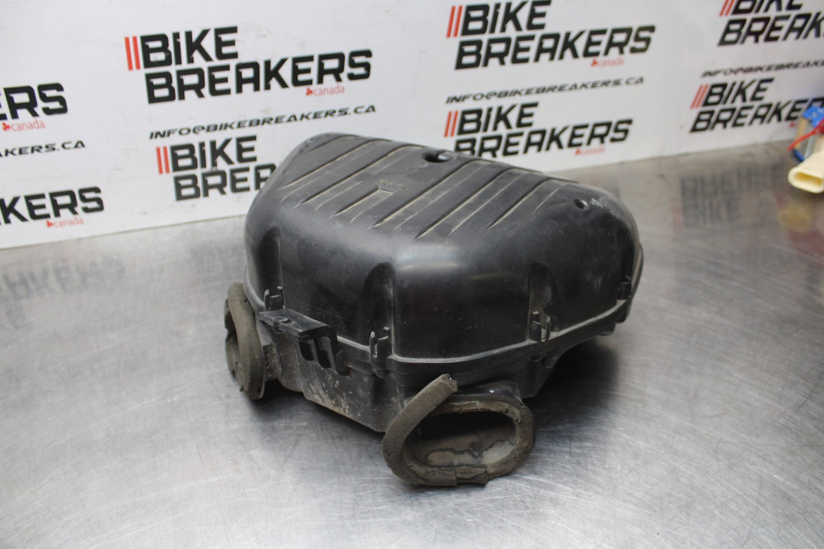 00 SUZUKI GSXR750 AIRBOX AIR INTAKE FILTER BOX BB820