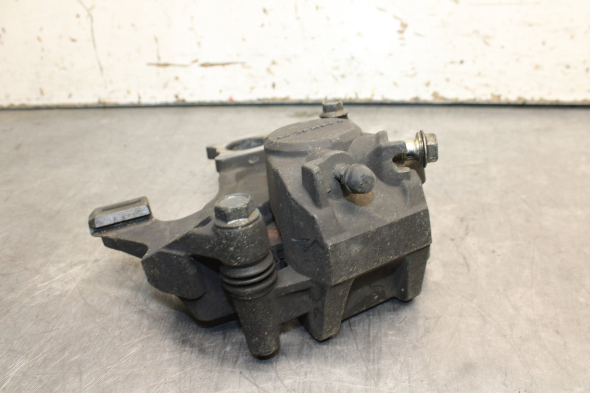 08-10 SUZUKI GSXR 600 REAR BACK BRAKE CALIPER W MOUNT BRACKET BB116