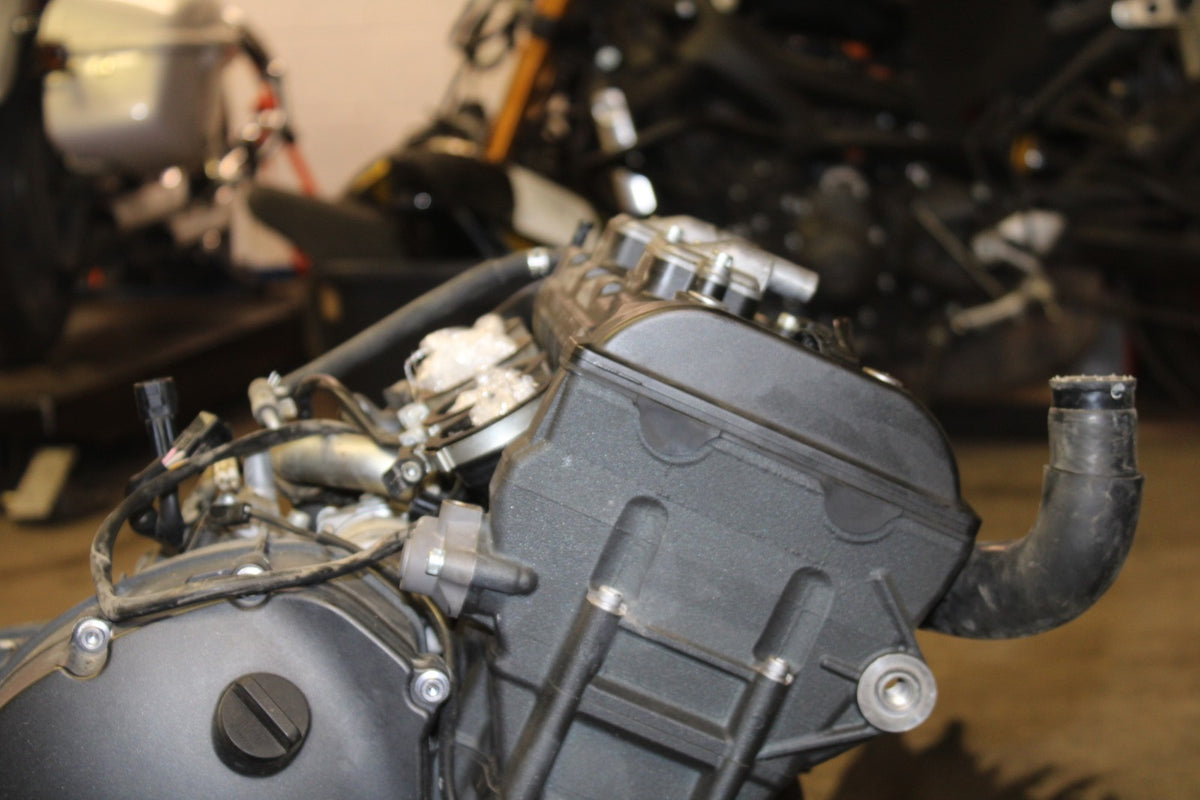 13 YAMAHA YZF R1 ENGINE MOTOR BB781