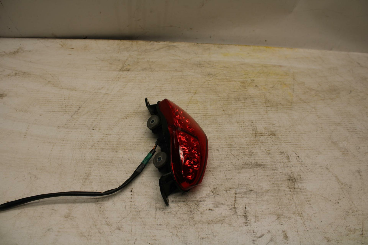 11-12 KAWASAKI NINJA 400 EX400 C REAR TAIL TAILLIGHT BACK BRAKE LIGHT BB358