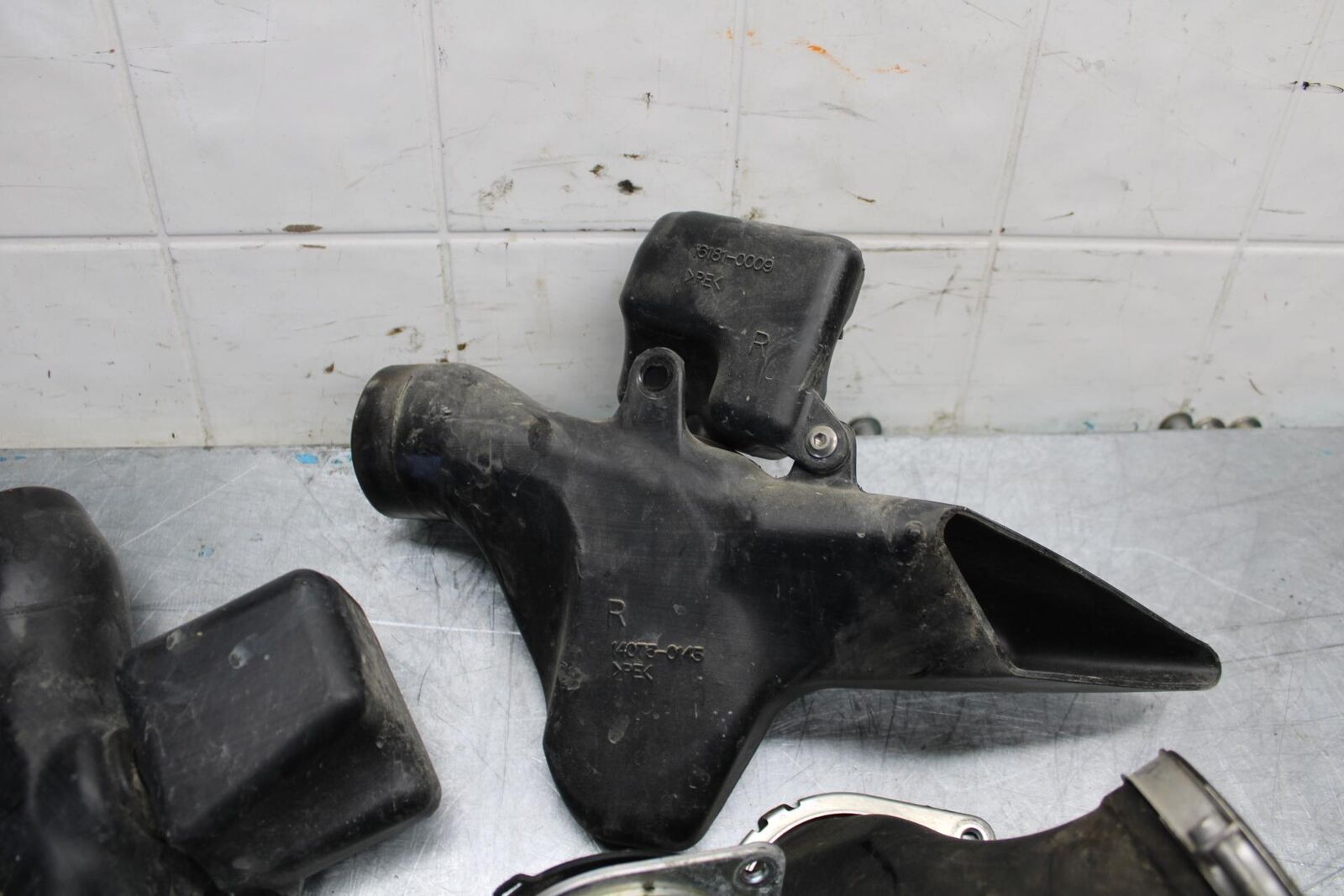 07-08 KAWASAKI CONCOURS 1400 ABS RIGHT LEFT AIR INTAKE DUCTS BB449