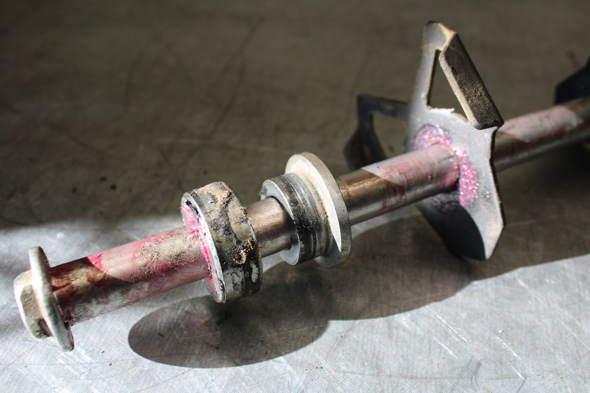 19-22 KAWASAKI Z400 REAR AXLE BACK WHEEL RIM PIVOT BOLT AXEL BB708