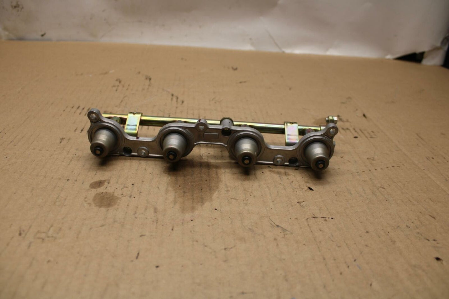 05-06 HONDA CBR600RR SECONDARY FUEL INJECTORS TOP AIRBOX GAS RAIL BB307b