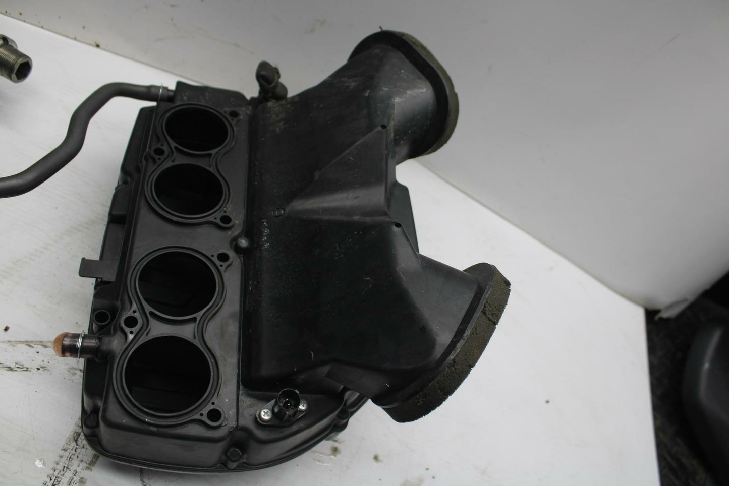 09-11 SUZUKI GSXR1000 AIRBOX AIR INTAKE FILTER BOX 13720-47H01 BB284