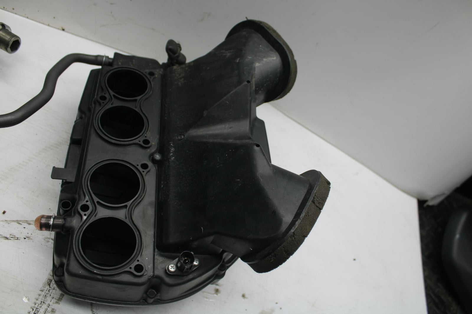 09-11 SUZUKI GSXR1000 AIRBOX AIR INTAKE FILTER BOX 13720-47H01 BB284
