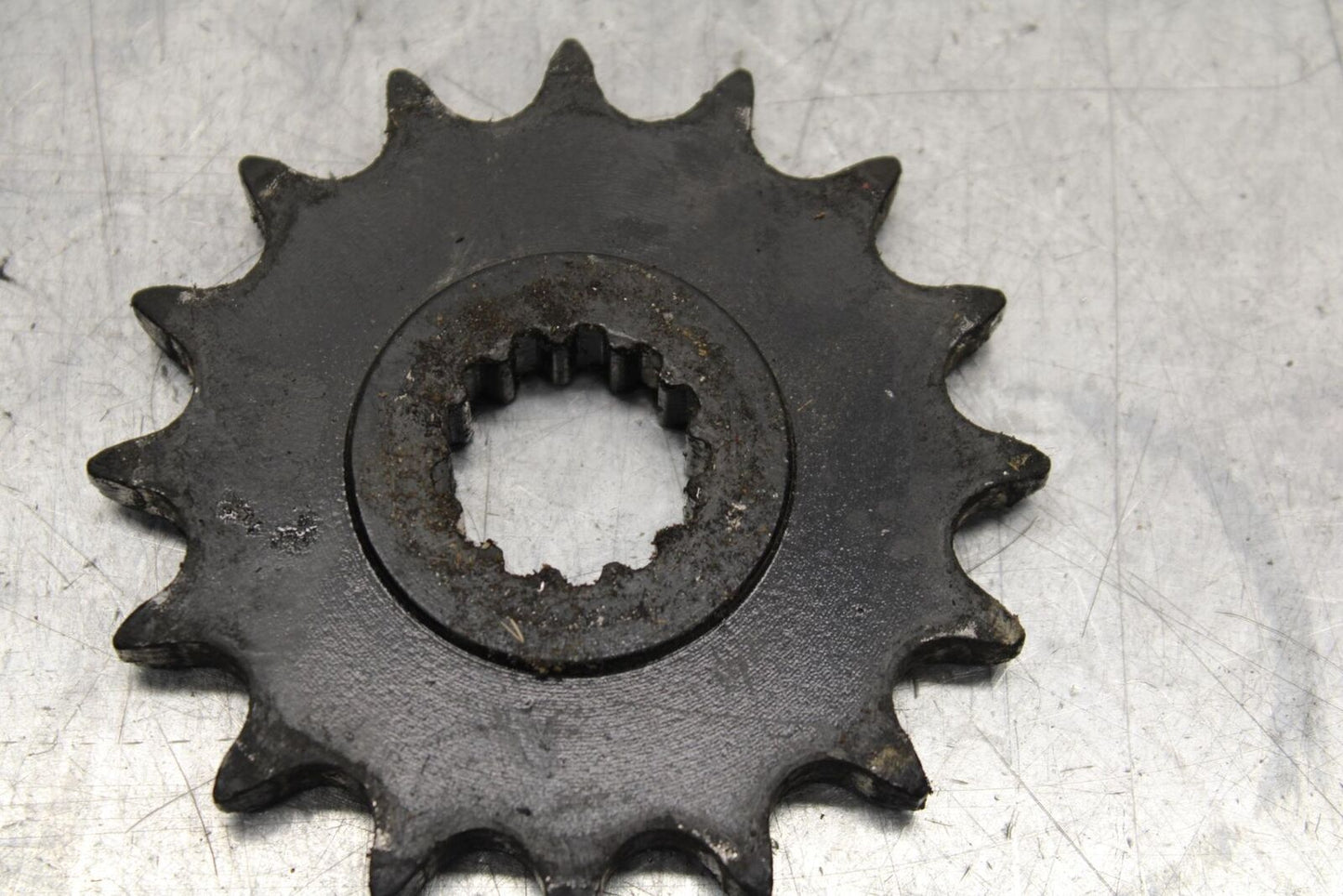 2007 Yamaha YZF R6 FRONT SPROCKET 2C0-17460-00-00 BB590