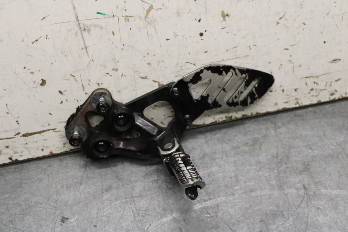 06-07 SUZUKI GSXR 600 LEFT REARSET REAR SET DRIVER FOOT PEG REST STOP BB737