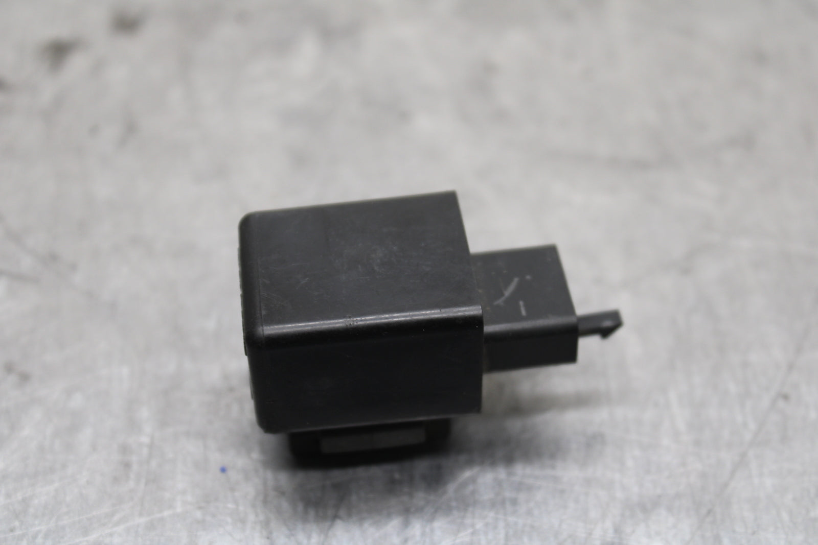 04-05 YAMAHA YZF R1 TURN SIGNAL BLINKER RELAY FLASHER SWITCH BB131
