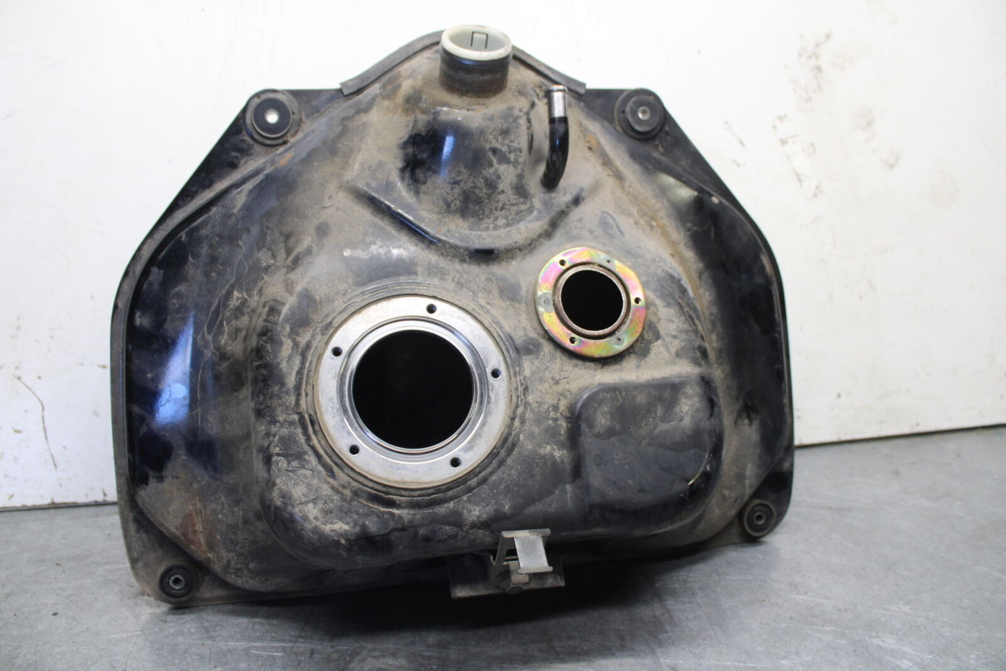 05-09 SUZUKI BOULEVARD C90 GAS TANK FUEL PETROL RESERVOIR BB692