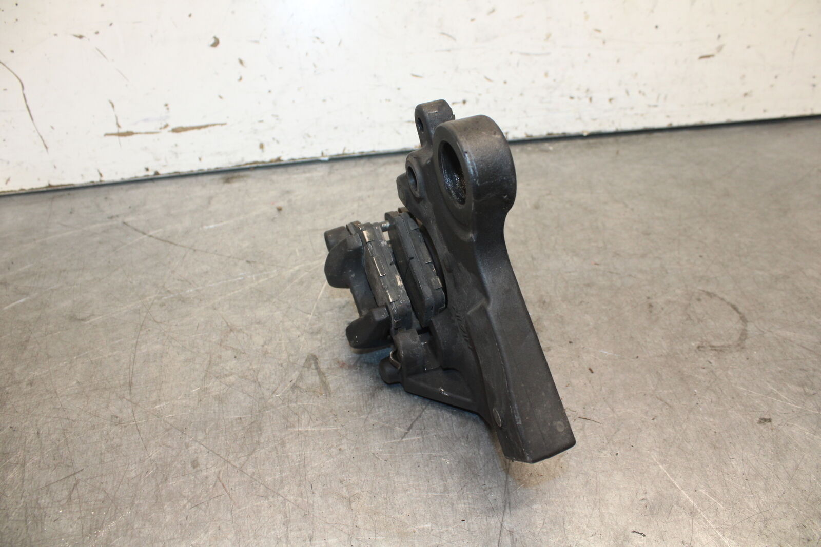 13-18 KAWASAKI NINJA ZX6R REAR BACK BRAKE CALIPER W MOUNT BRACKET BB682