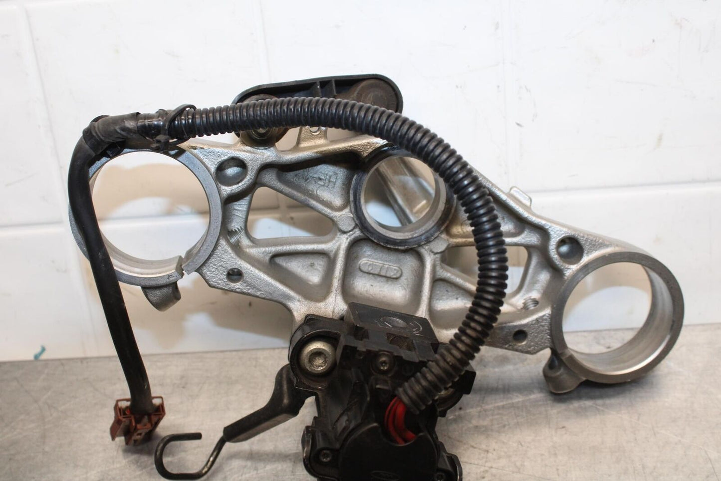 2008 Honda CBR1000RR FORKS UPPER TRIPLE TREE CLAMP 53300-MFL-000 BB579