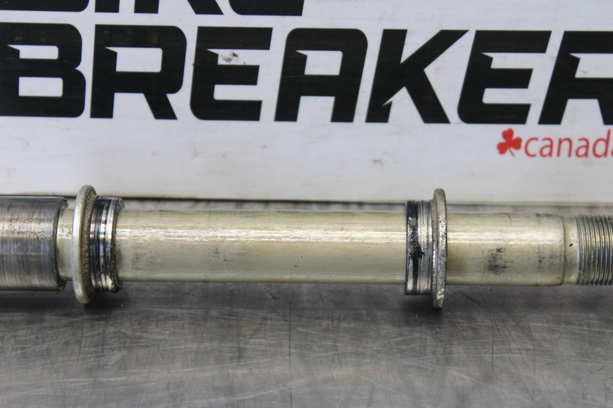 13-18 KAWASAKI NINJA ZX6R FRONT WHEEL RIM AXLE PIVOT BOLT BB908