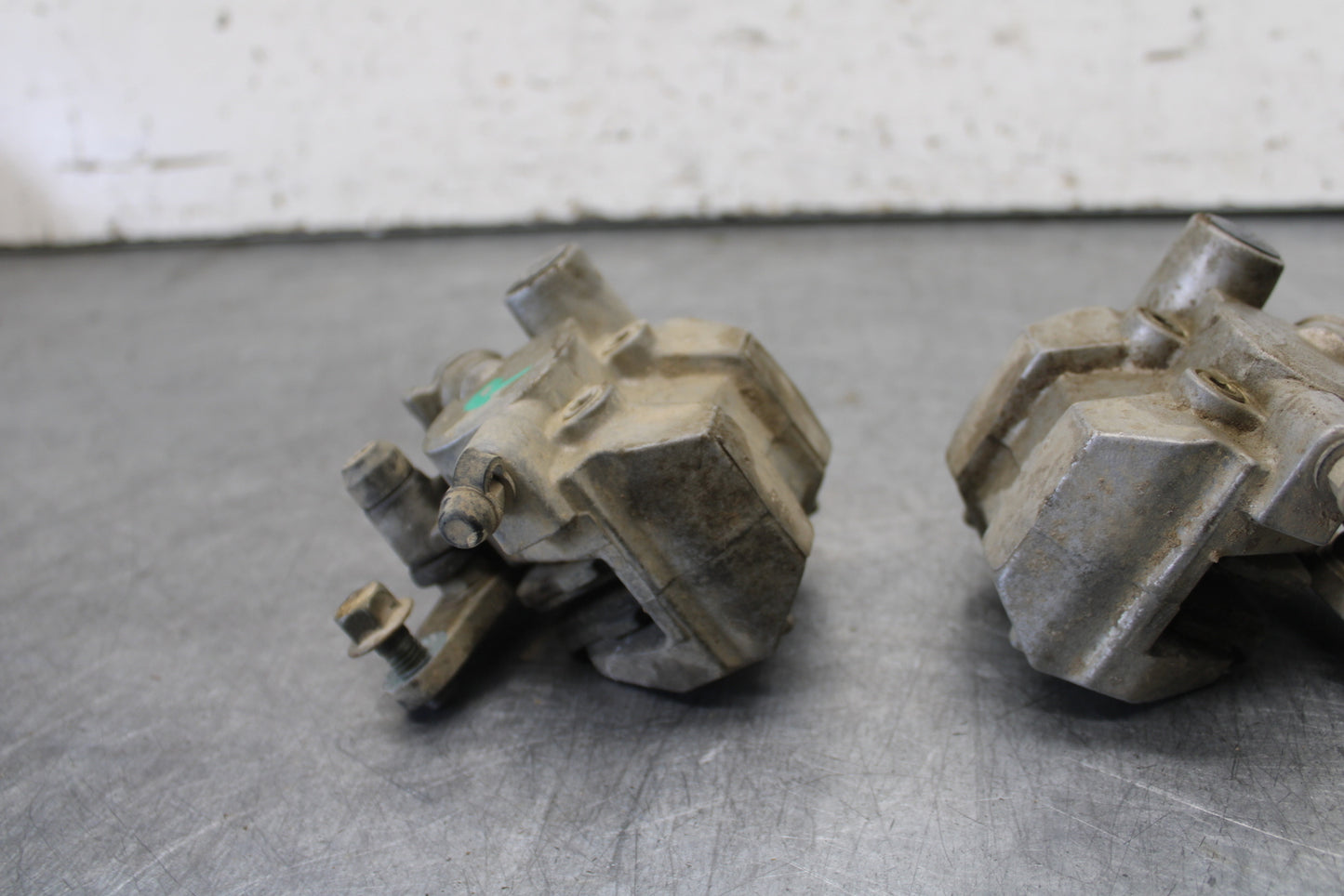 01-05 YAMAHA RAPTOR 660R LEFT RIGHT FRONT BRAKE CALIPER BB695
