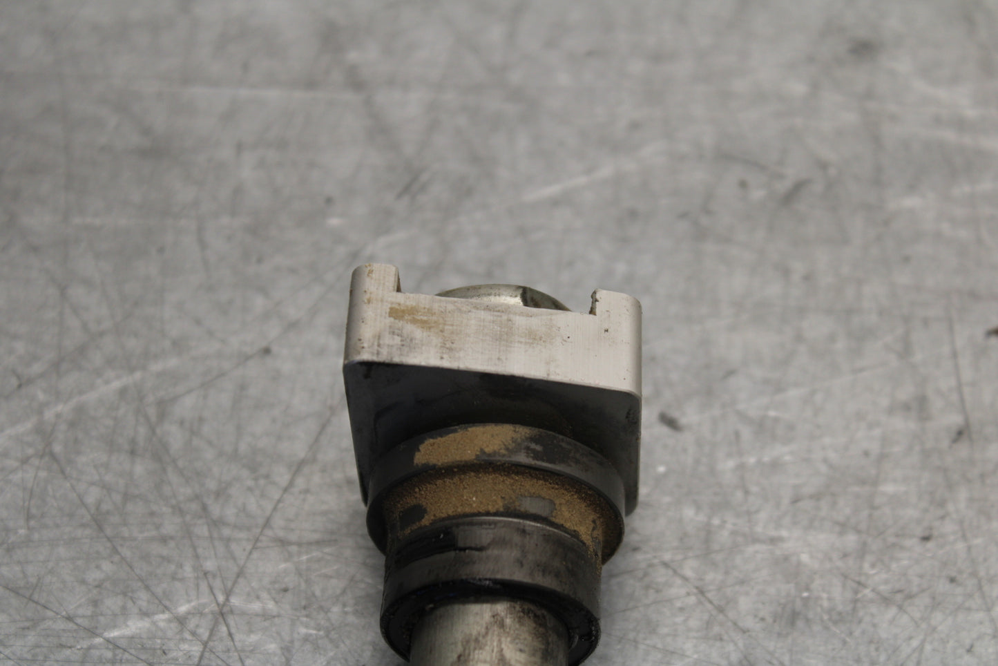 09-11 TRIUMPH DAYTONA 675 REAR AXLE BACK WHEEL RIM PIVOT BOLT AXEL BB652