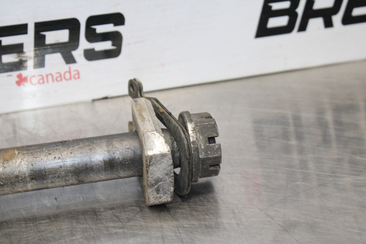 00 SUZUKI GSXR750 REAR AXLE BACK WHEEL RIM PIVOT BOLT AXEL BB820