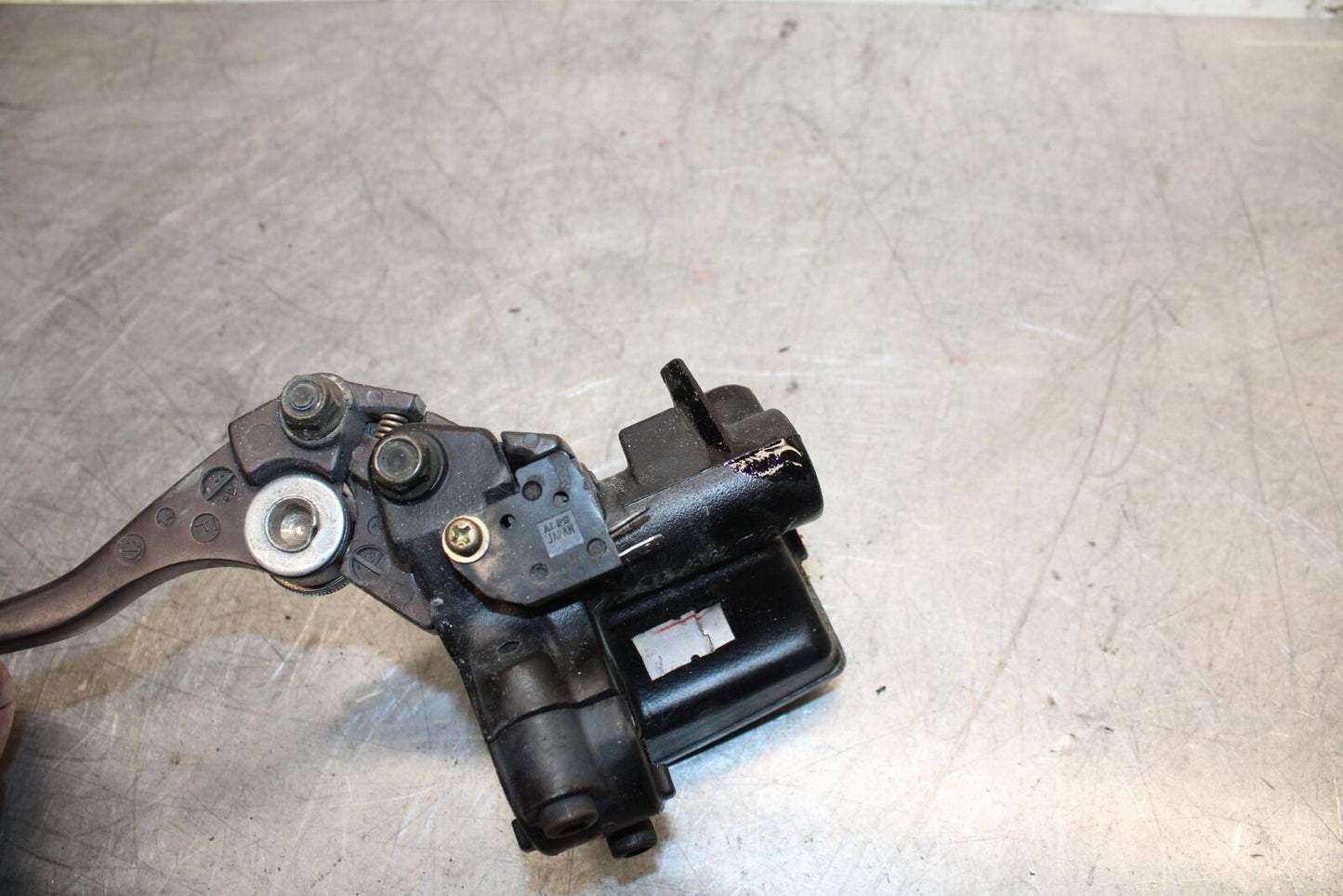 2001 Kawasaki Ninja ZX6 ZX600E FRONT BRAKE MASTER CYLINDER w/ LEVER BB547