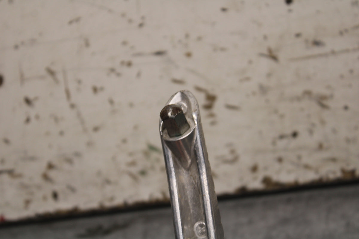 06-07 SUZUKI GSXR750 RIGHT FRONT FOOT REST PEG STEP BB110