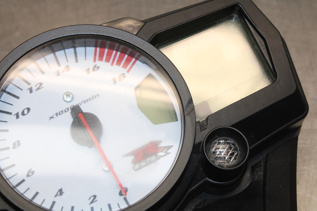 06-07 SUZUKI GSXR 600 SPEEDO GAUGES DISPLAY CLUSTER SPEEDOMETER TACHOMETER BB178