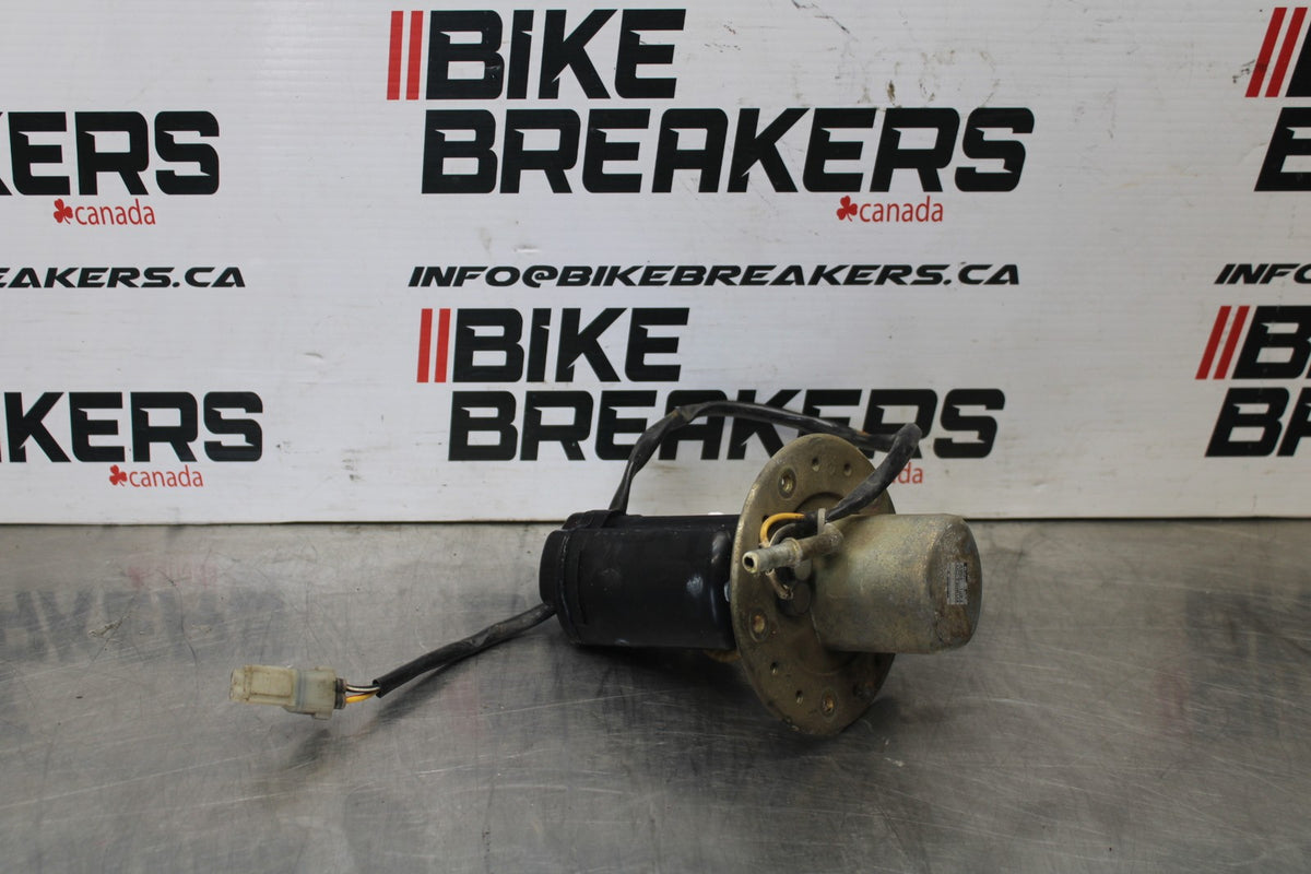 03 KAWASAKI VULCAN 1600 FUEL GAS PUMP BB865